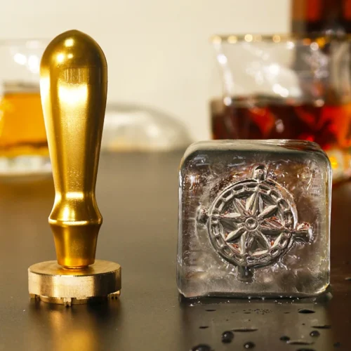 ZHENGFEI Kompass-Eisstempel aus Messing mit Goldgriff, 0,01 mm CNC-graviert für Whisky-Eisbranding.