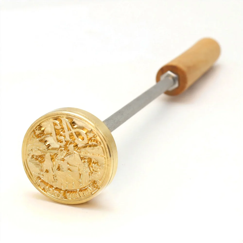 ZHENGFEI Custom Round Brass Branding Iron with Wooden Handle ZHENGFEI custom round brass branding iron, 0.01mm CNC engraved for leather, wood, and food branding.