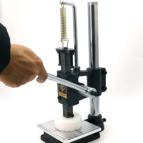 ZHENGFEI WT-90SYJ Manual Arbor Press Operation Demonstration ZHENGFEI WT-90SYJ manual arbor press in operation, lever handle for labor-saving leather and craft pressing.